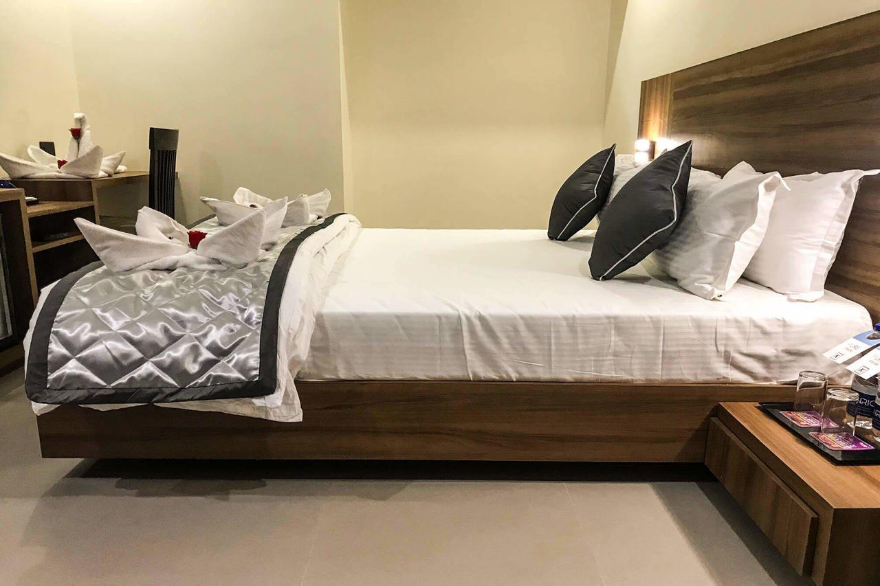 Kyriad Hotel Solapur By Othpl Exteriör bild