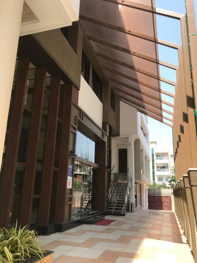 Kyriad Hotel Solapur By Othpl Exteriör bild