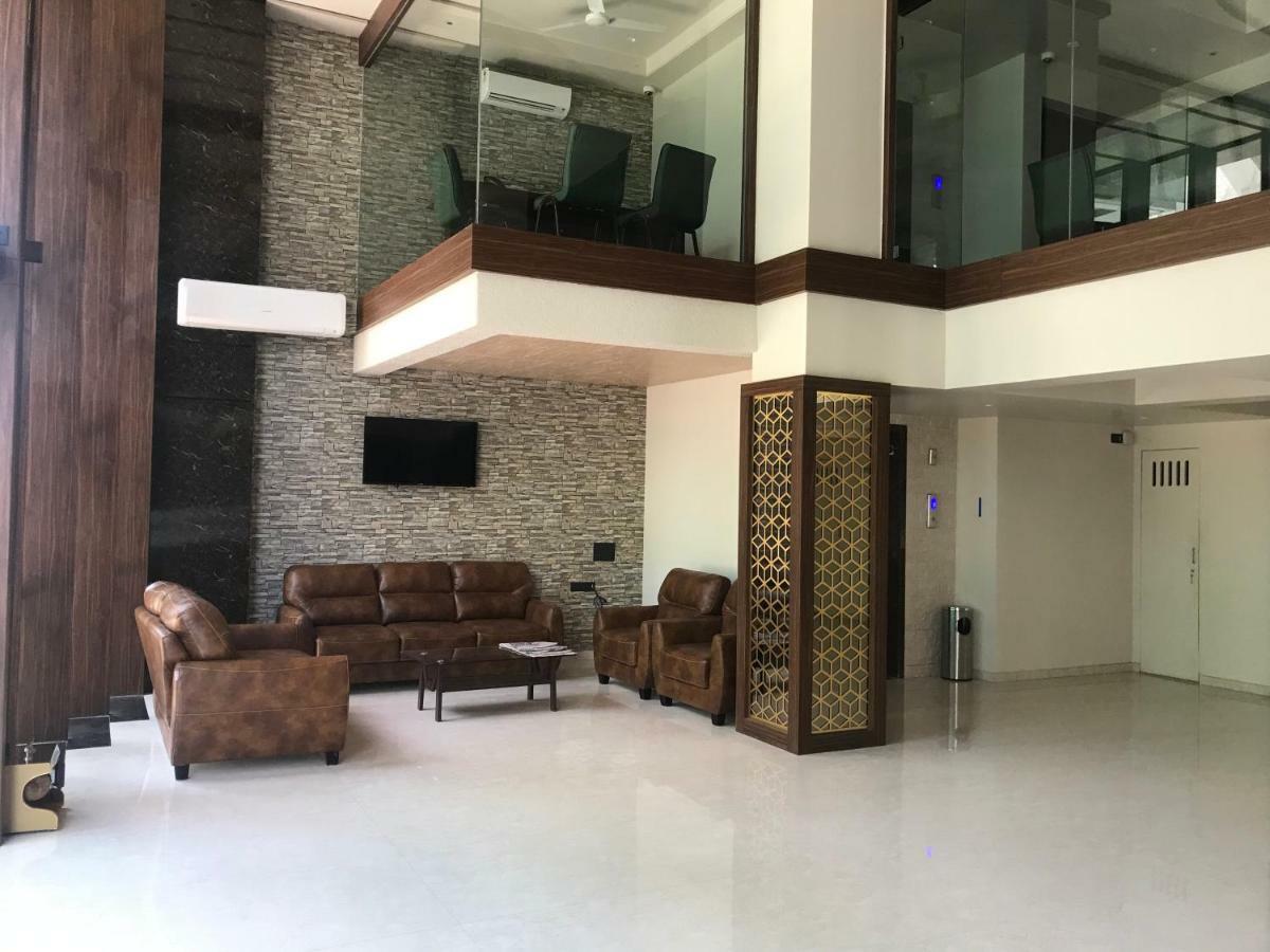 Kyriad Hotel Solapur By Othpl Exteriör bild