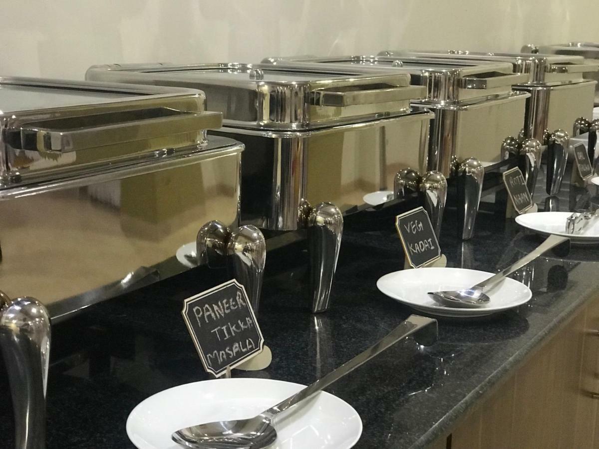 Kyriad Hotel Solapur By Othpl Exteriör bild