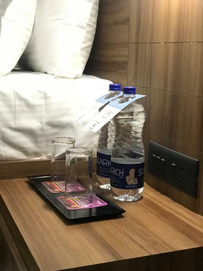 Kyriad Hotel Solapur By Othpl Exteriör bild