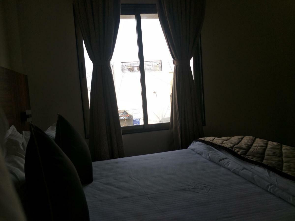 Kyriad Hotel Solapur By Othpl Exteriör bild