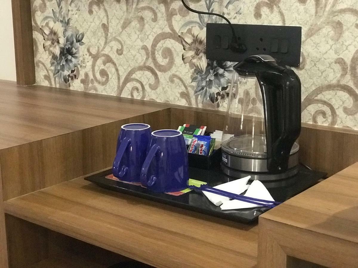 Kyriad Hotel Solapur By Othpl Exteriör bild